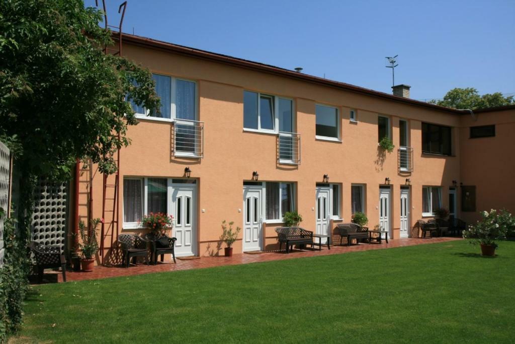 Penzion Atlas Sturovo Exterior foto